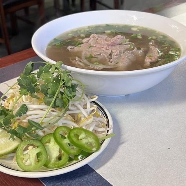 1. Pho Tai (Pho with Sliced thin eye round beef).